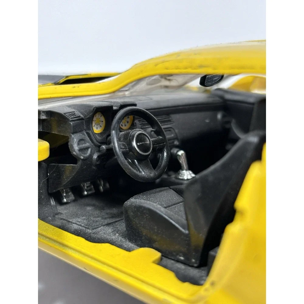 2010 Chevy Camaro SS Yellow in 1/24 Scale by Jada